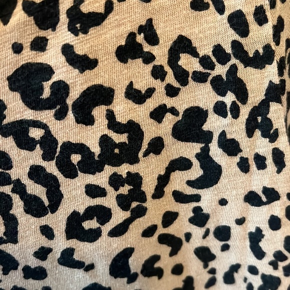 Old Navy Everywhere Leopard Tee - Picture 3 of 4